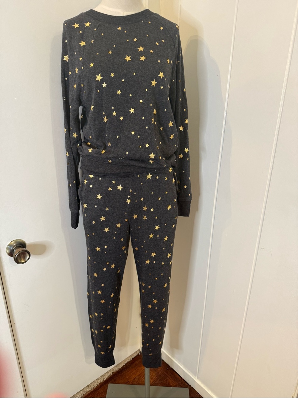 aerie Wonen’s Black Pajama Set with Gold Star Print Sz S